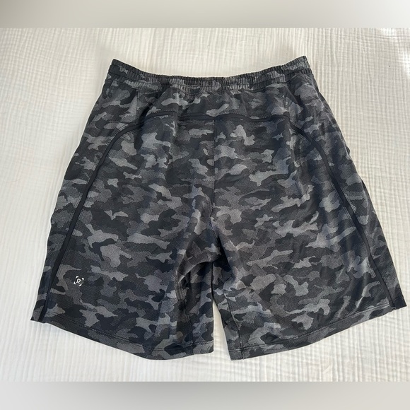 Lululemon Pace Breaker Short 9"
Variegated Mesh Camo Black
Size Medium
Liner - Picture 4 of 8